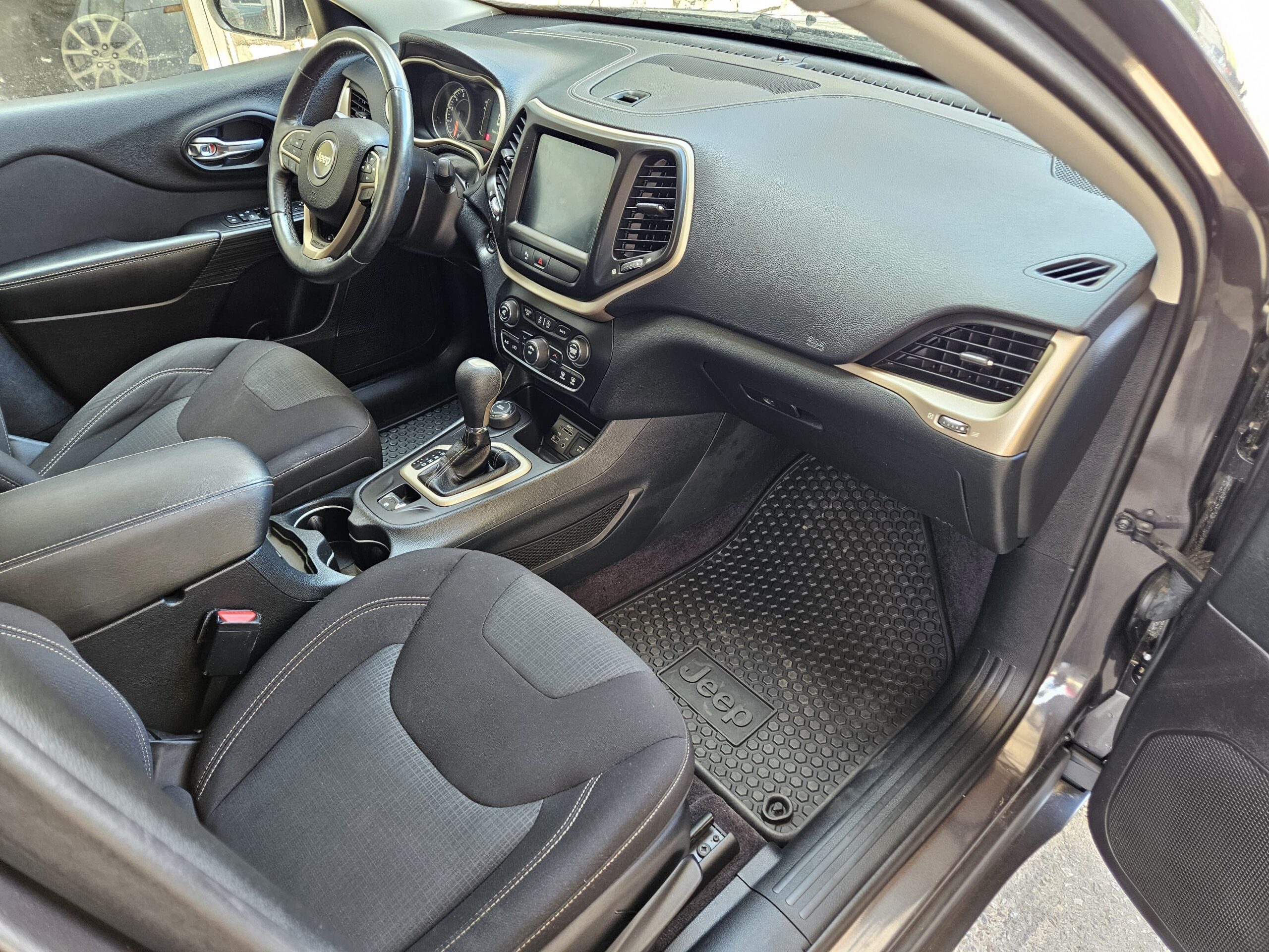 
								2016 Jeep Cherokee full									