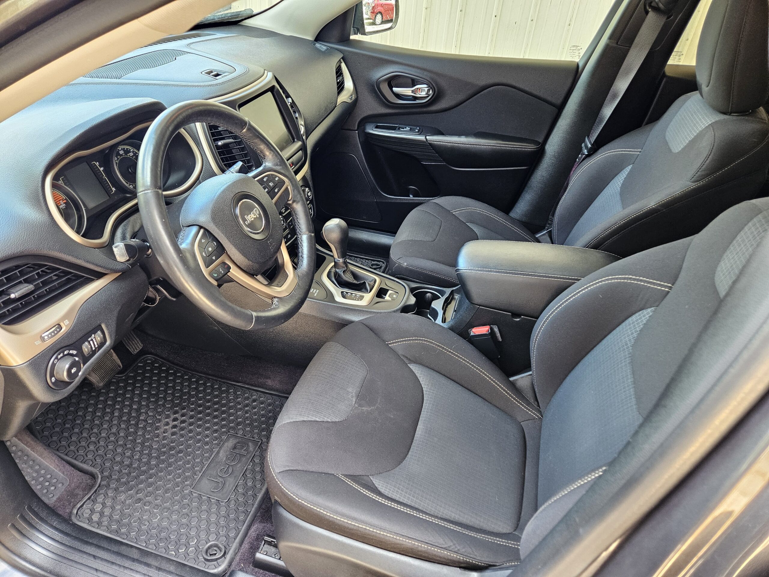 
								2016 Jeep Cherokee full									