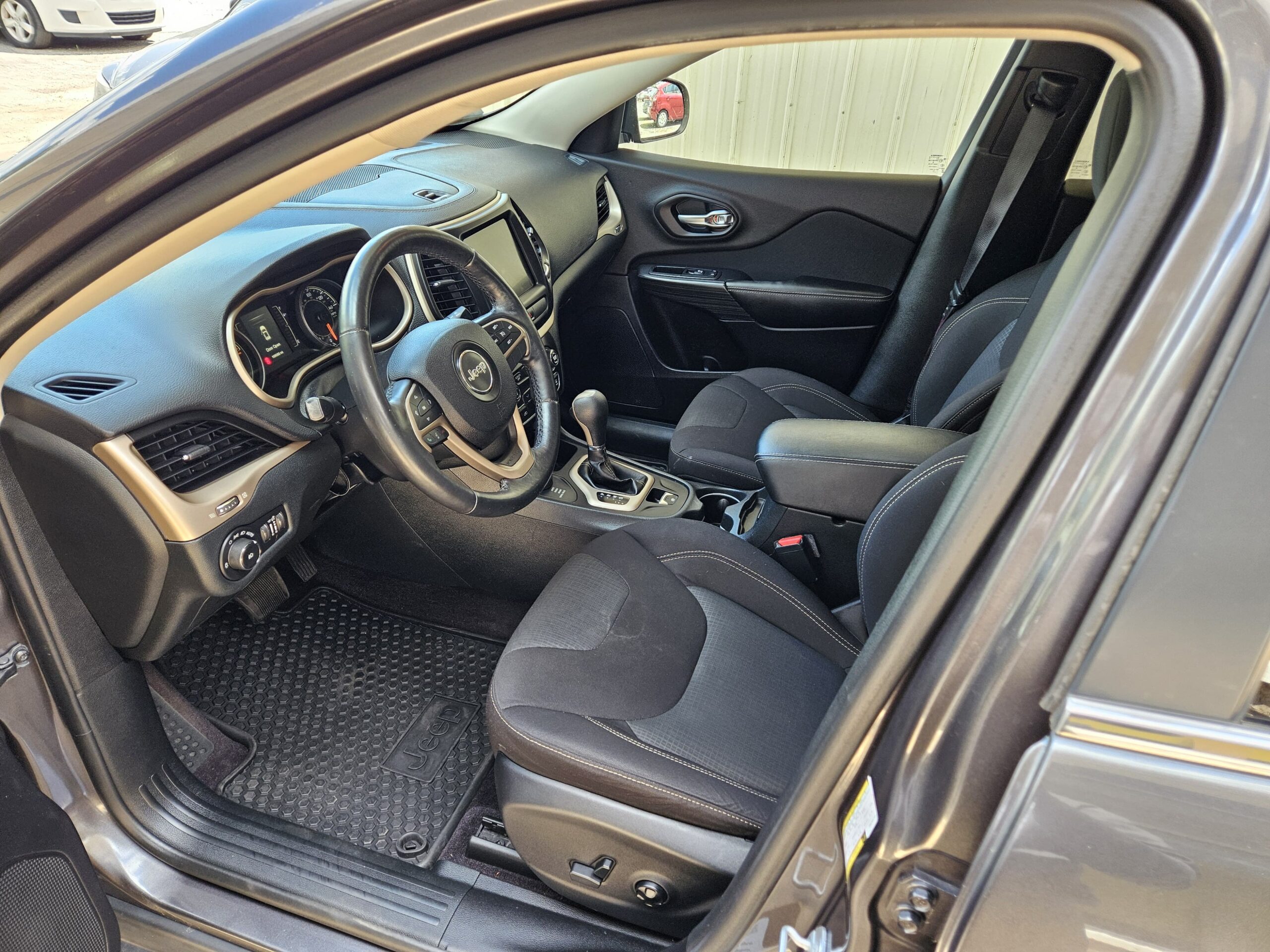 
								2016 Jeep Cherokee full									