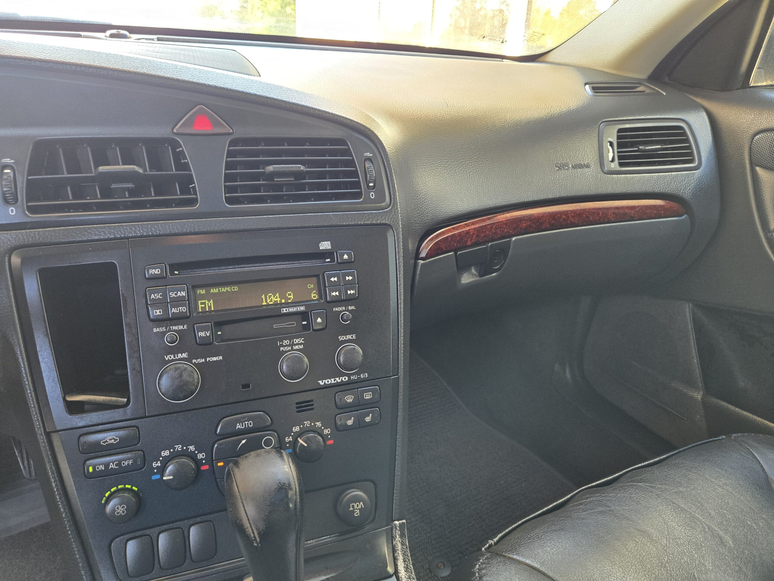 
								2004 Volvo XC70 full									