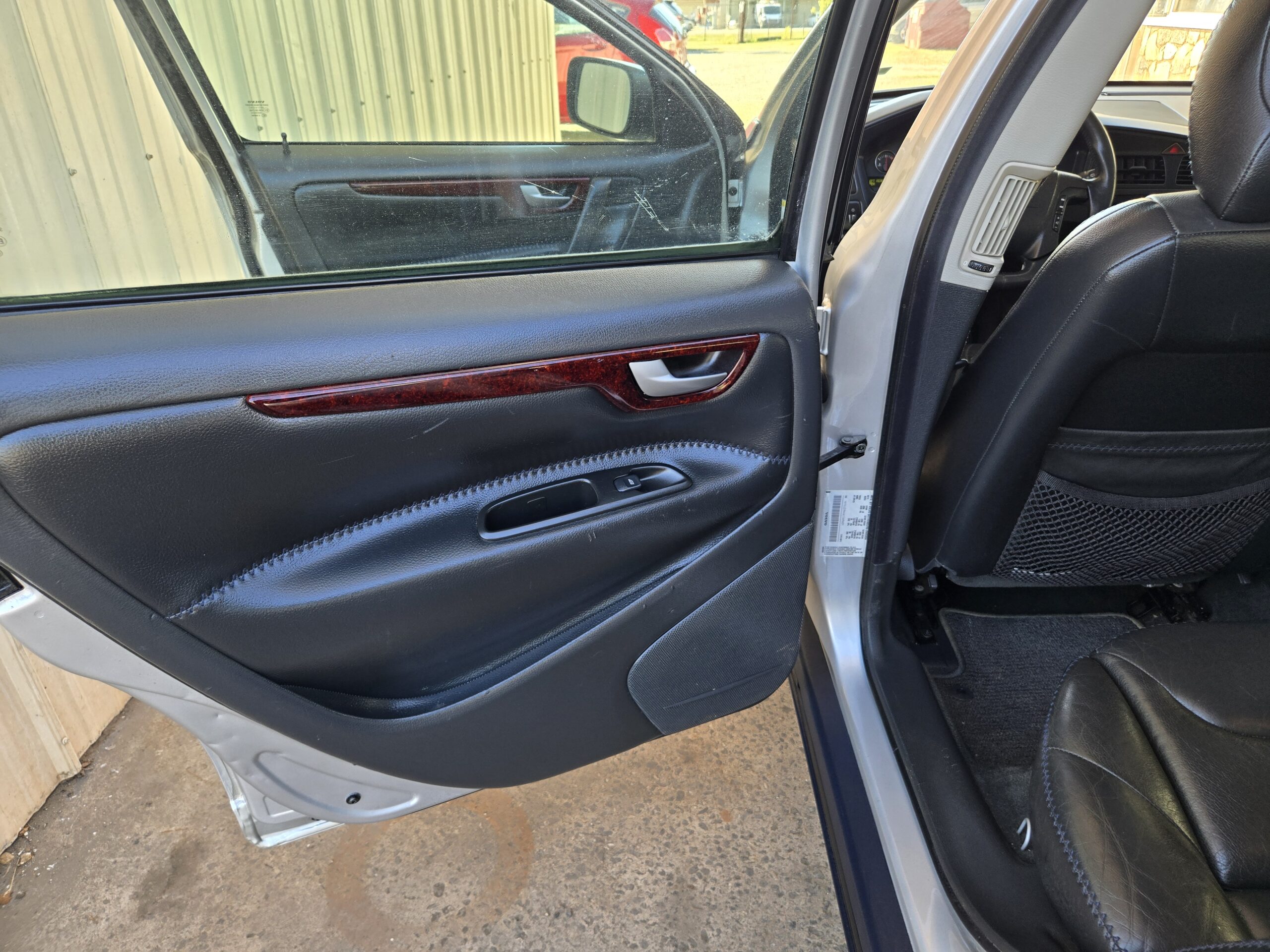 
								2004 Volvo XC70 full									