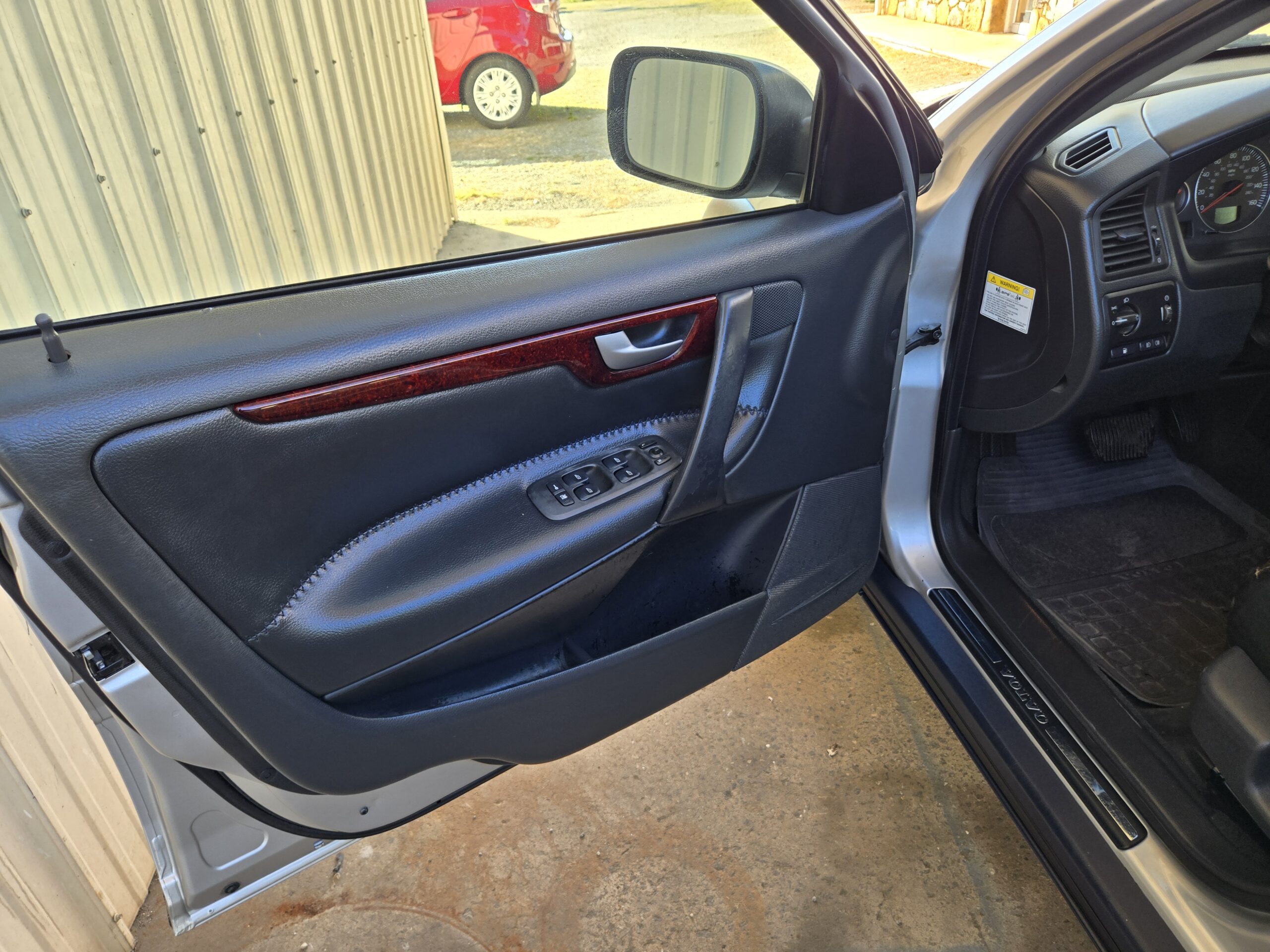 
								2004 Volvo XC70 full									