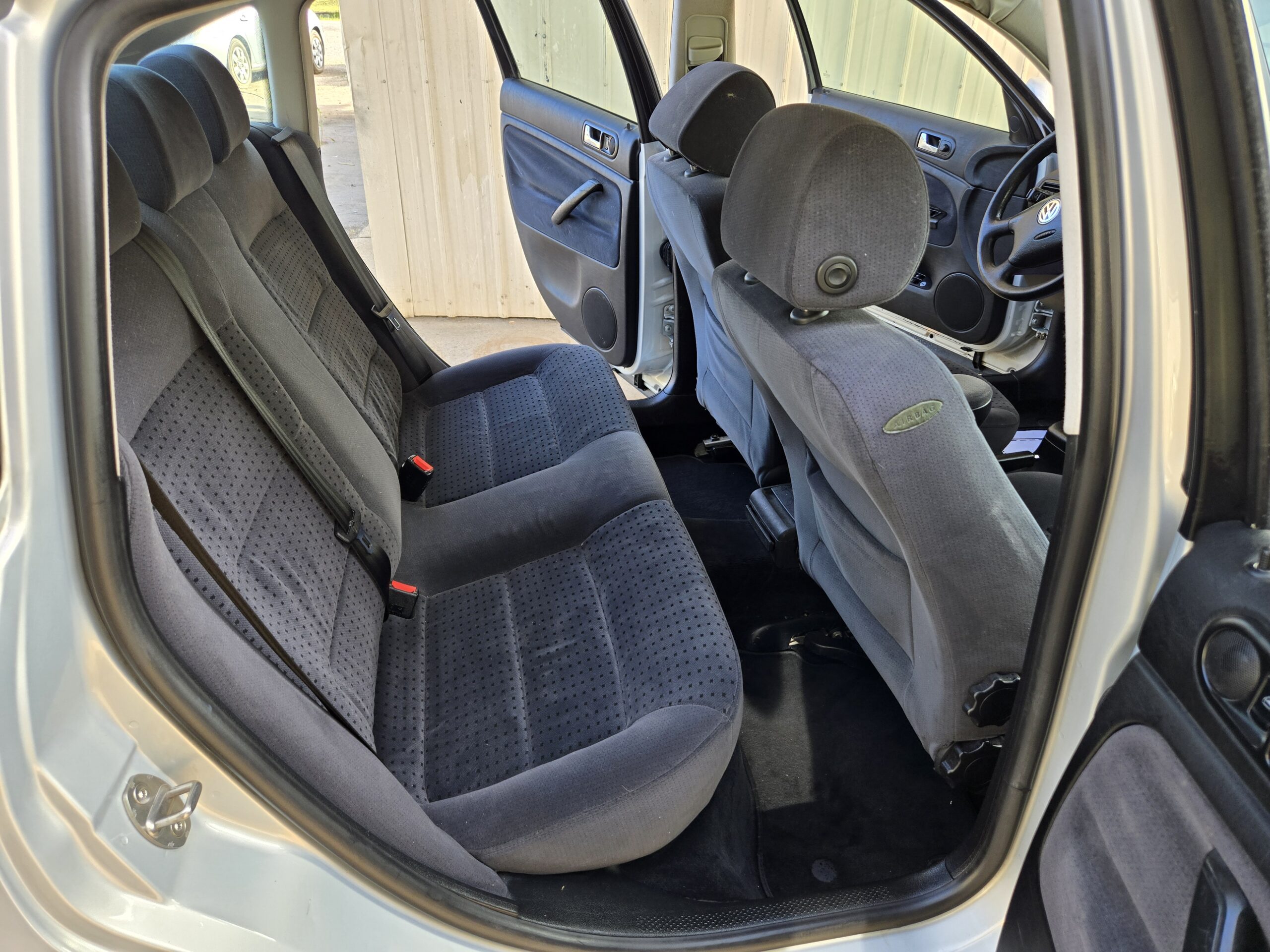
								2000 Volkswagen Passat full									