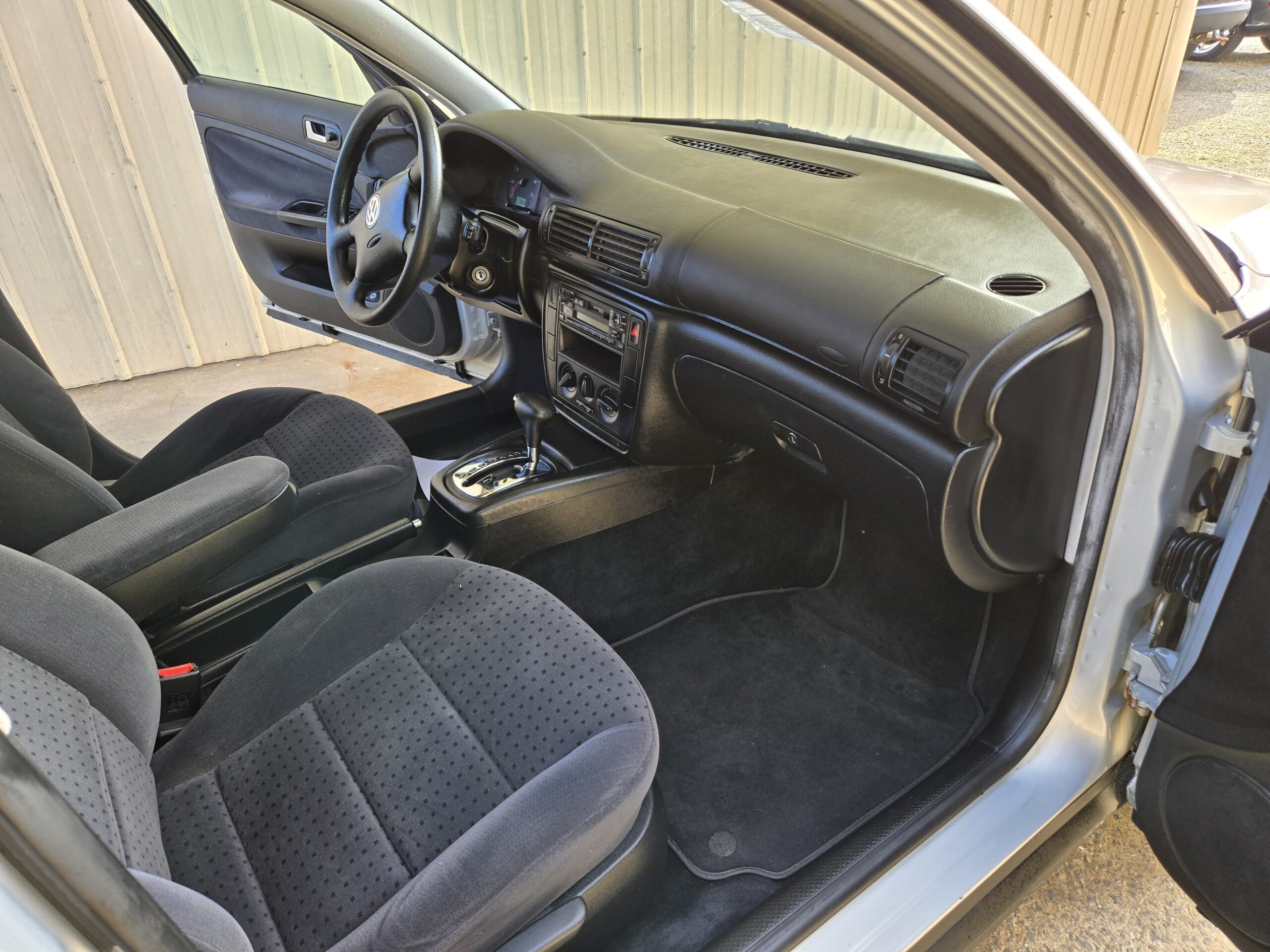 
								2000 Volkswagen Passat full									
