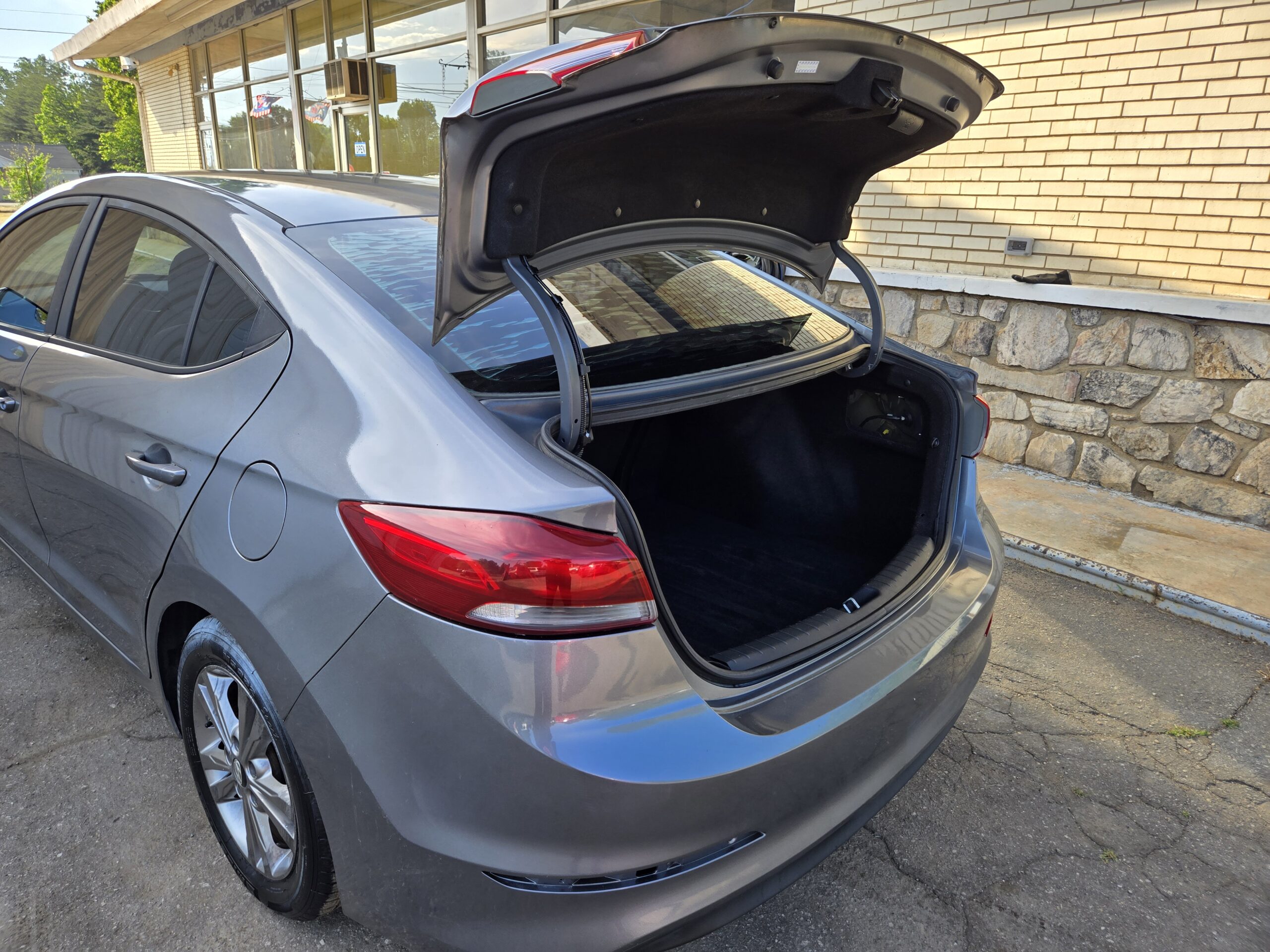 
								2017 Hyundai elantra full									