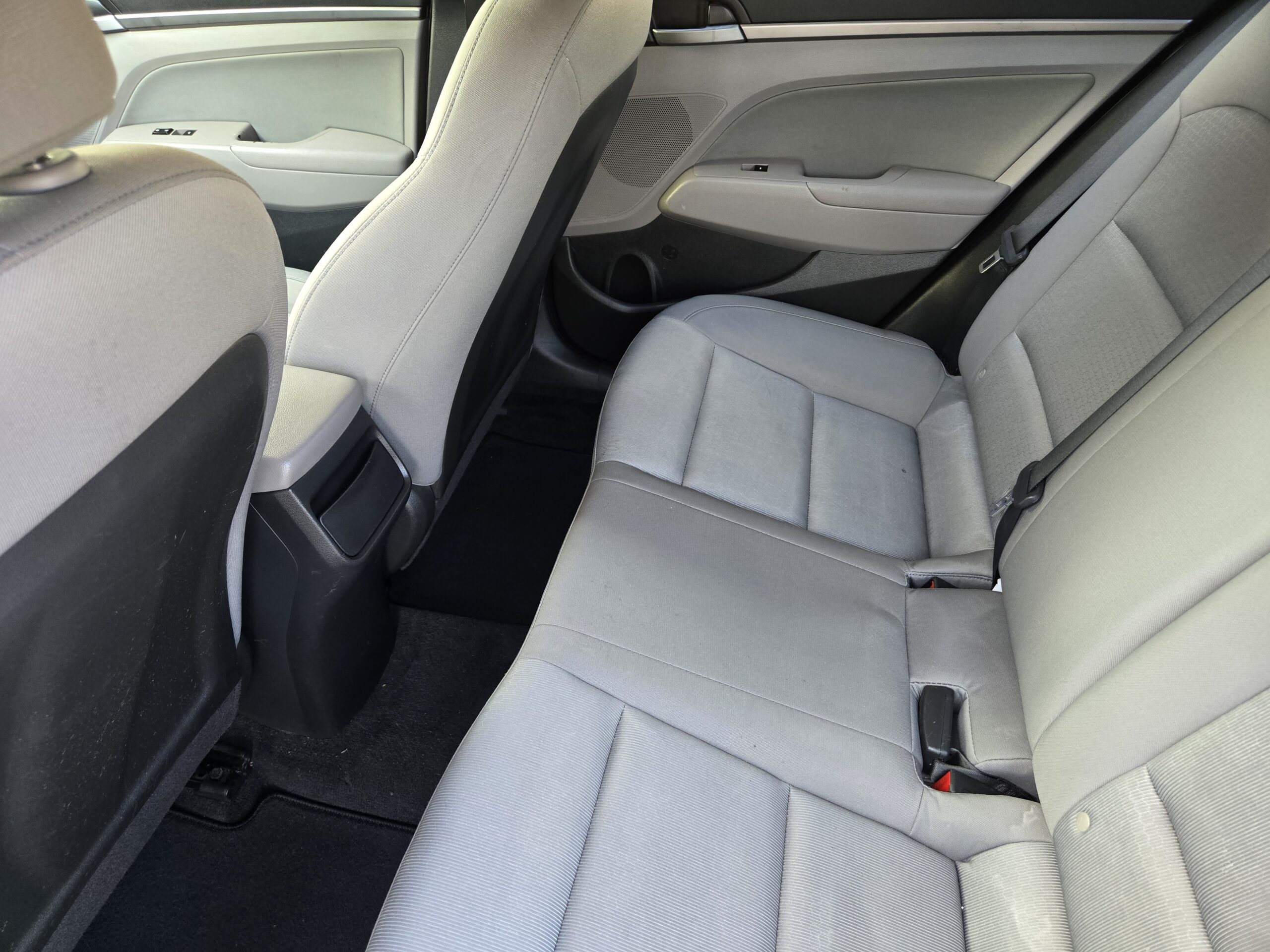 
								2017 Hyundai elantra full									