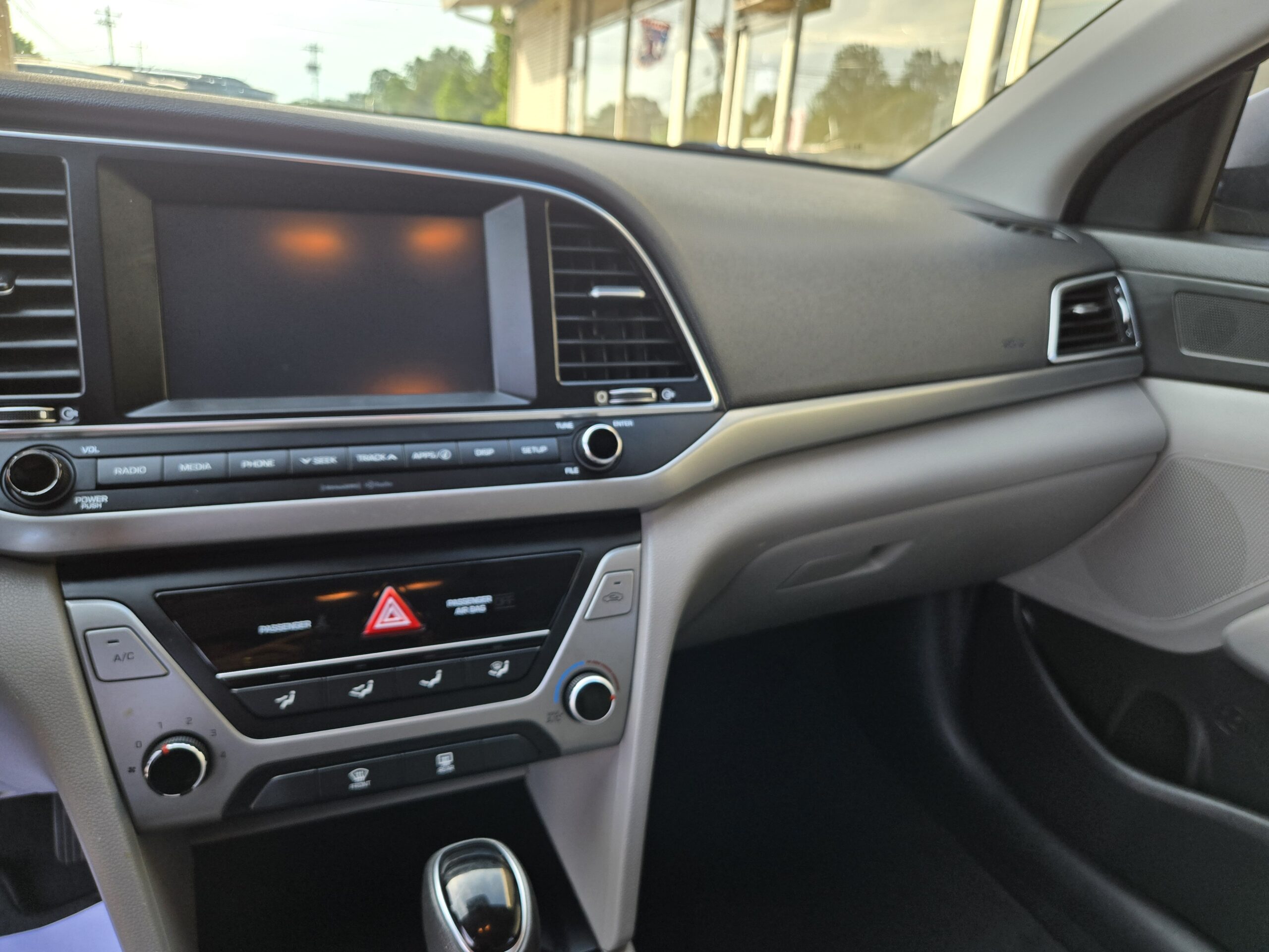 
								2017 Hyundai elantra full									