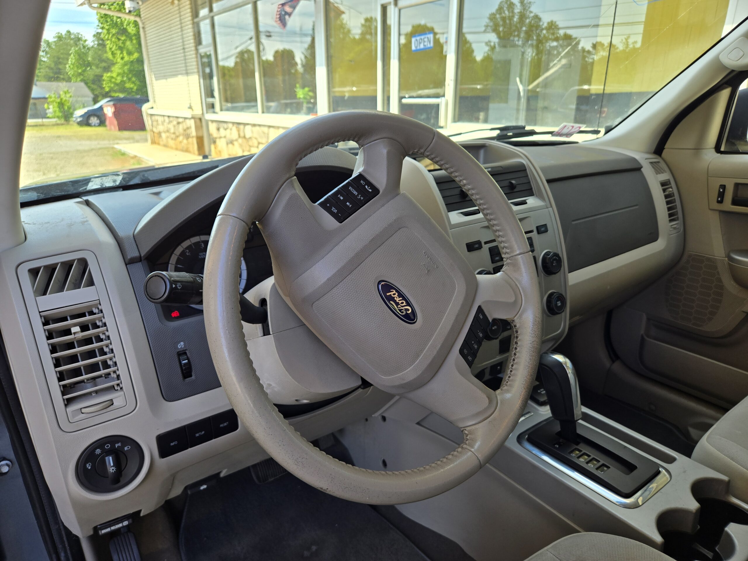
								2010 Ford Escape Hybrid full									