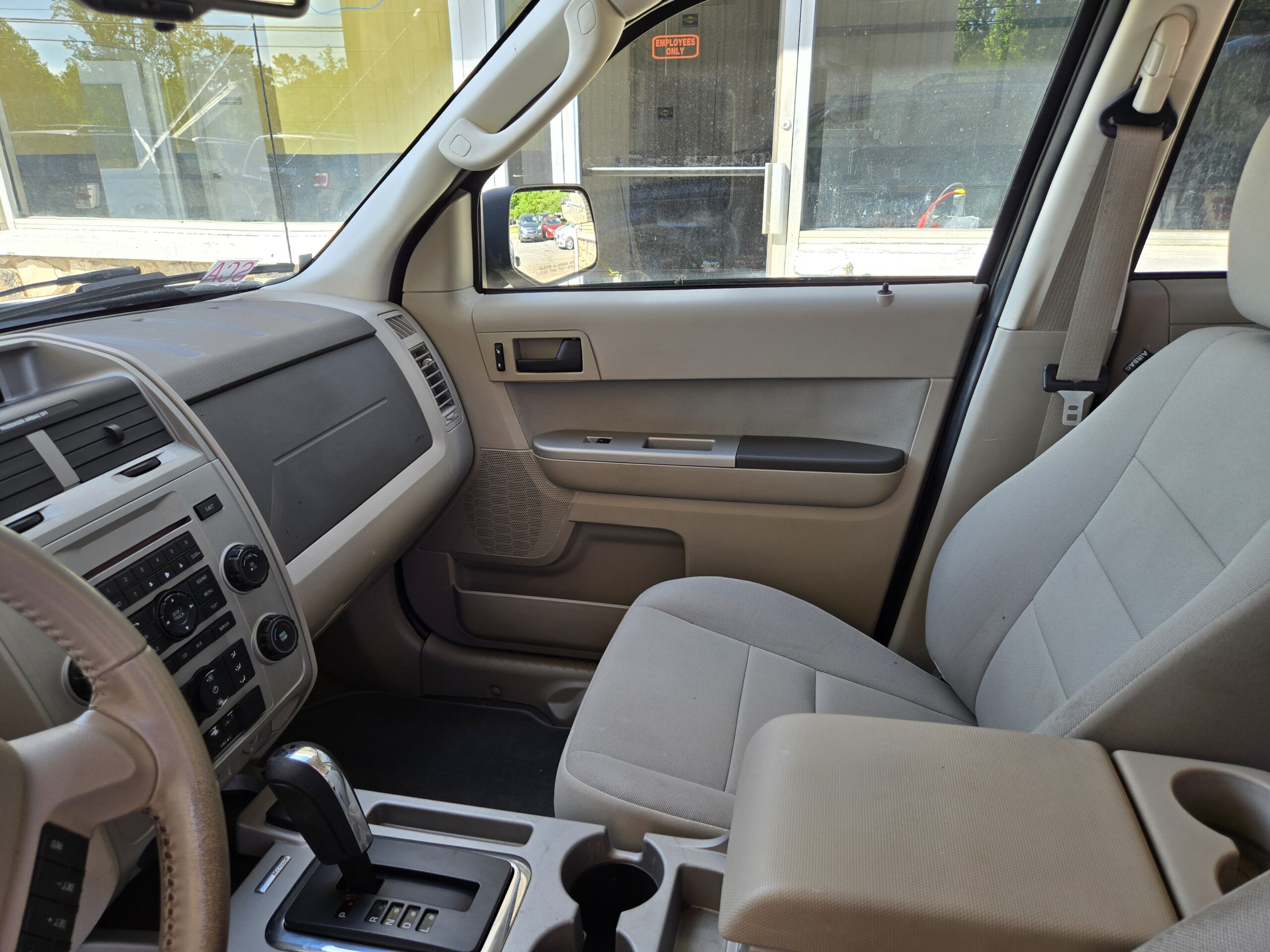 
								2010 Ford Escape Hybrid full									