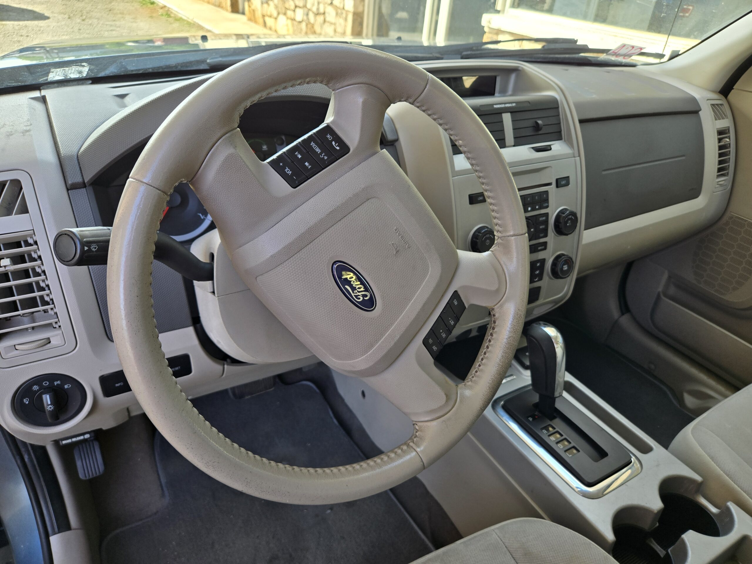
								2010 Ford Escape Hybrid full									