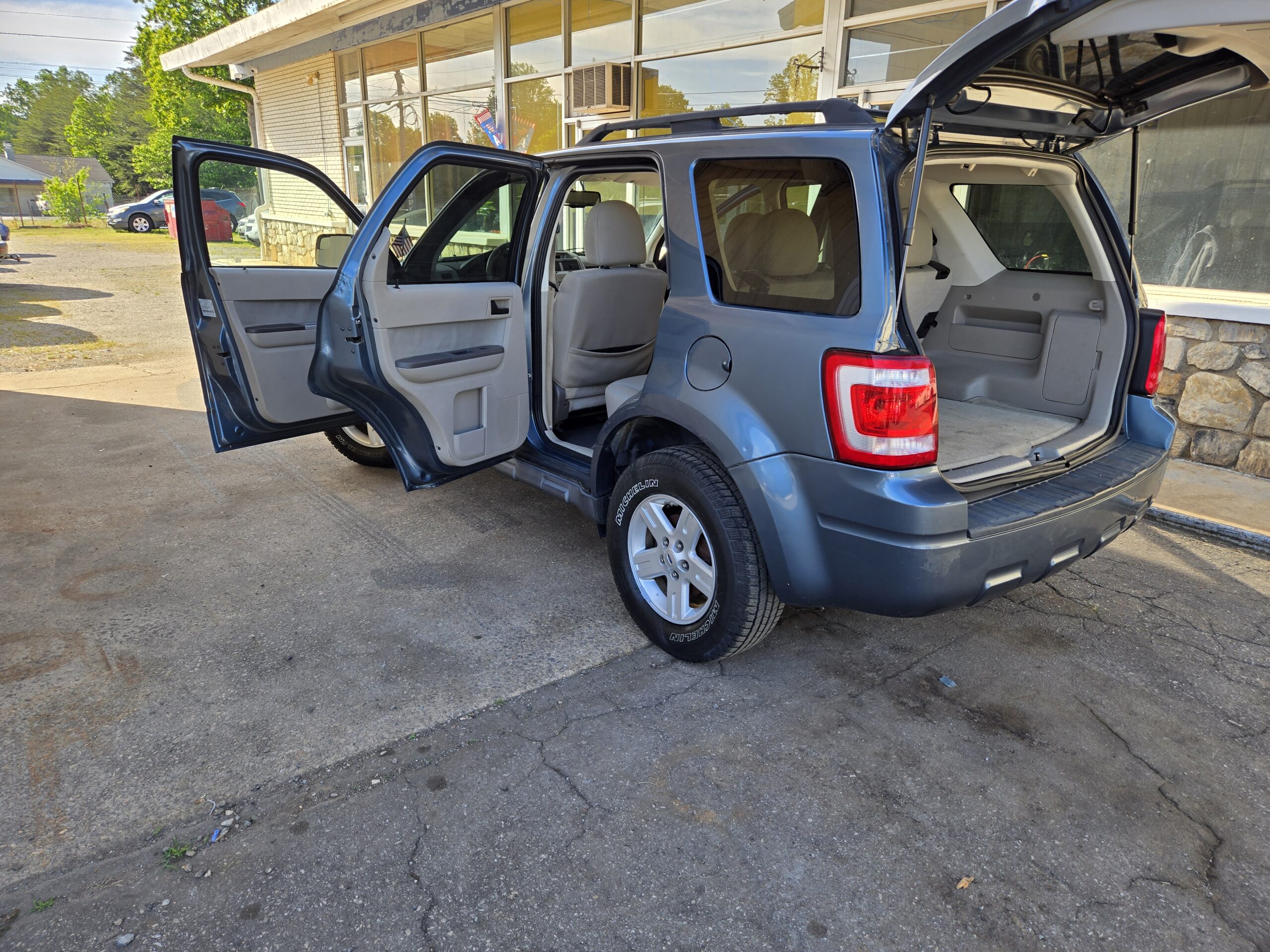 
								2010 Ford Escape Hybrid full									