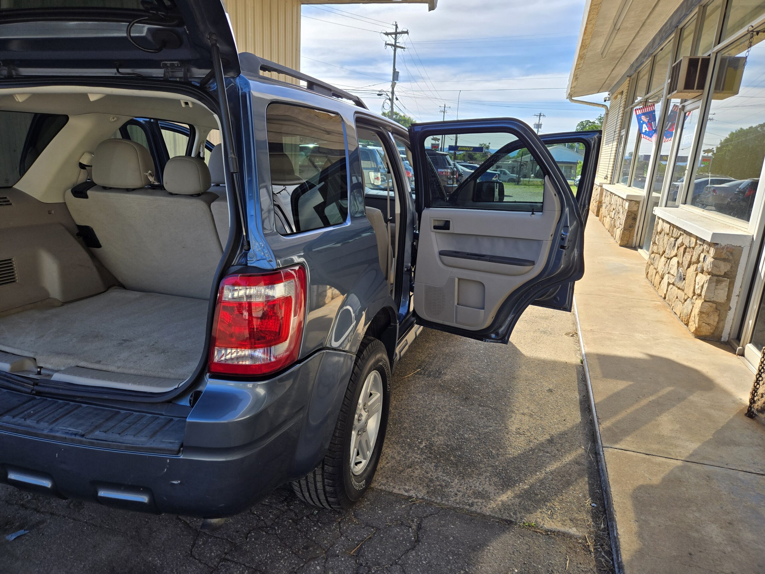 
								2010 Ford Escape Hybrid full									