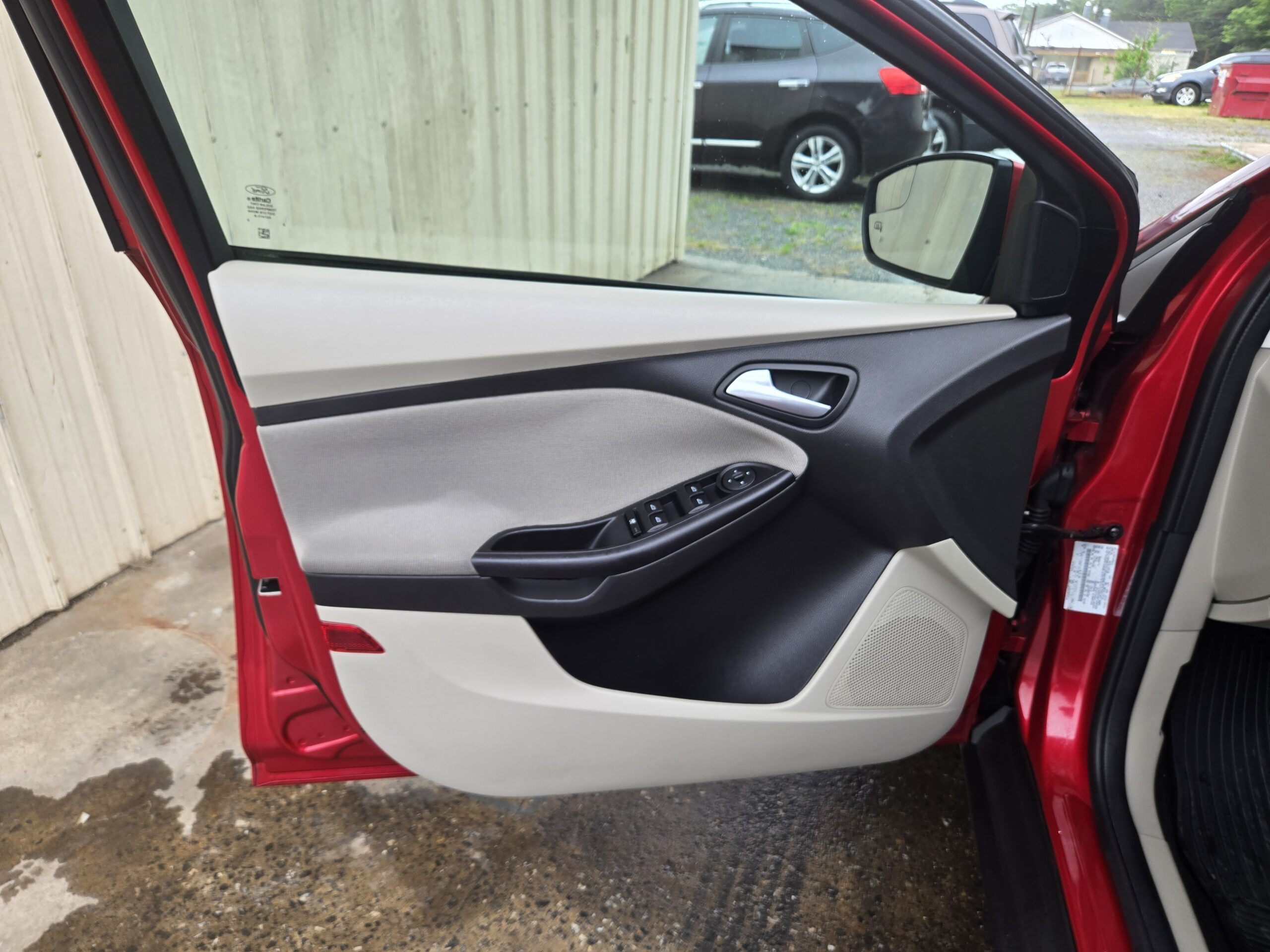 
								2012 Ford Focus SE full									