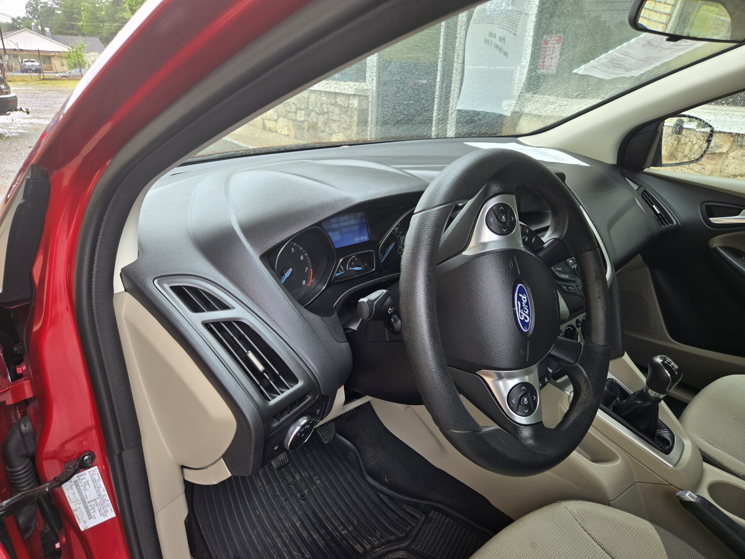 
								2012 Ford Focus SE full									