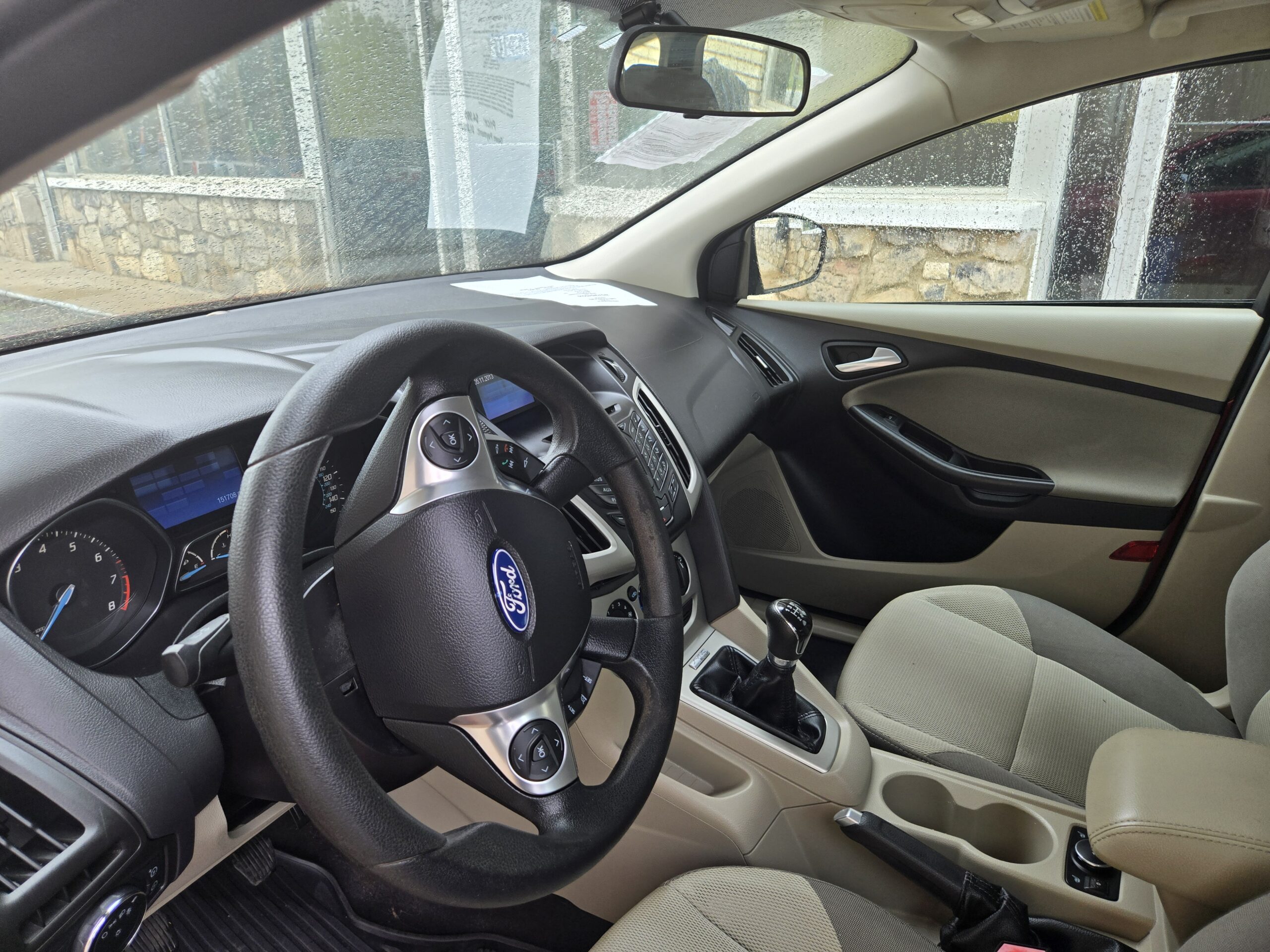 
								2012 Ford Focus SE full									