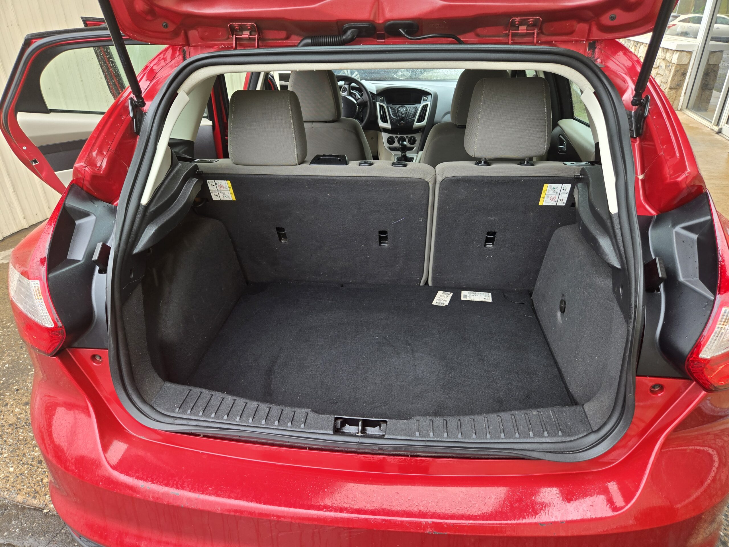 
								2012 Ford Focus SE full									