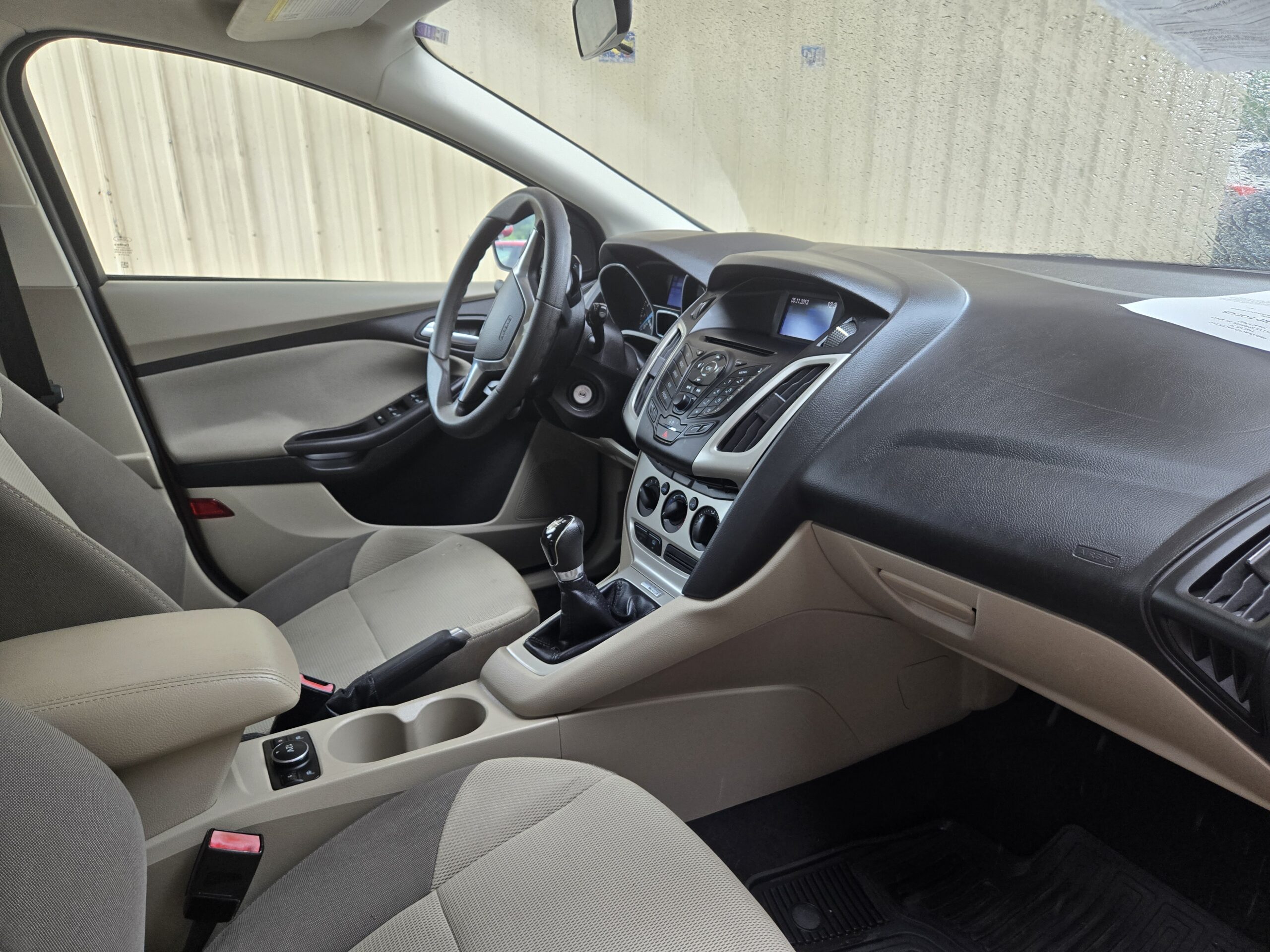 
								2012 Ford Focus SE full									