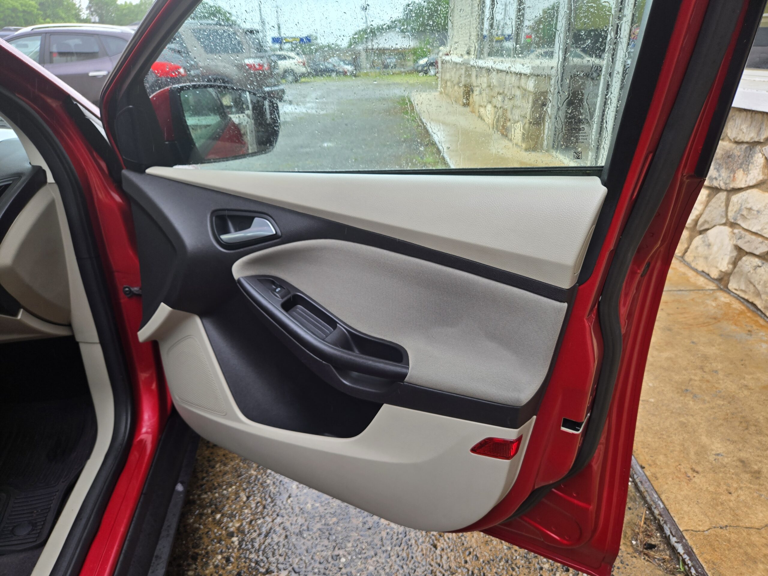 
								2012 Ford Focus SE full									