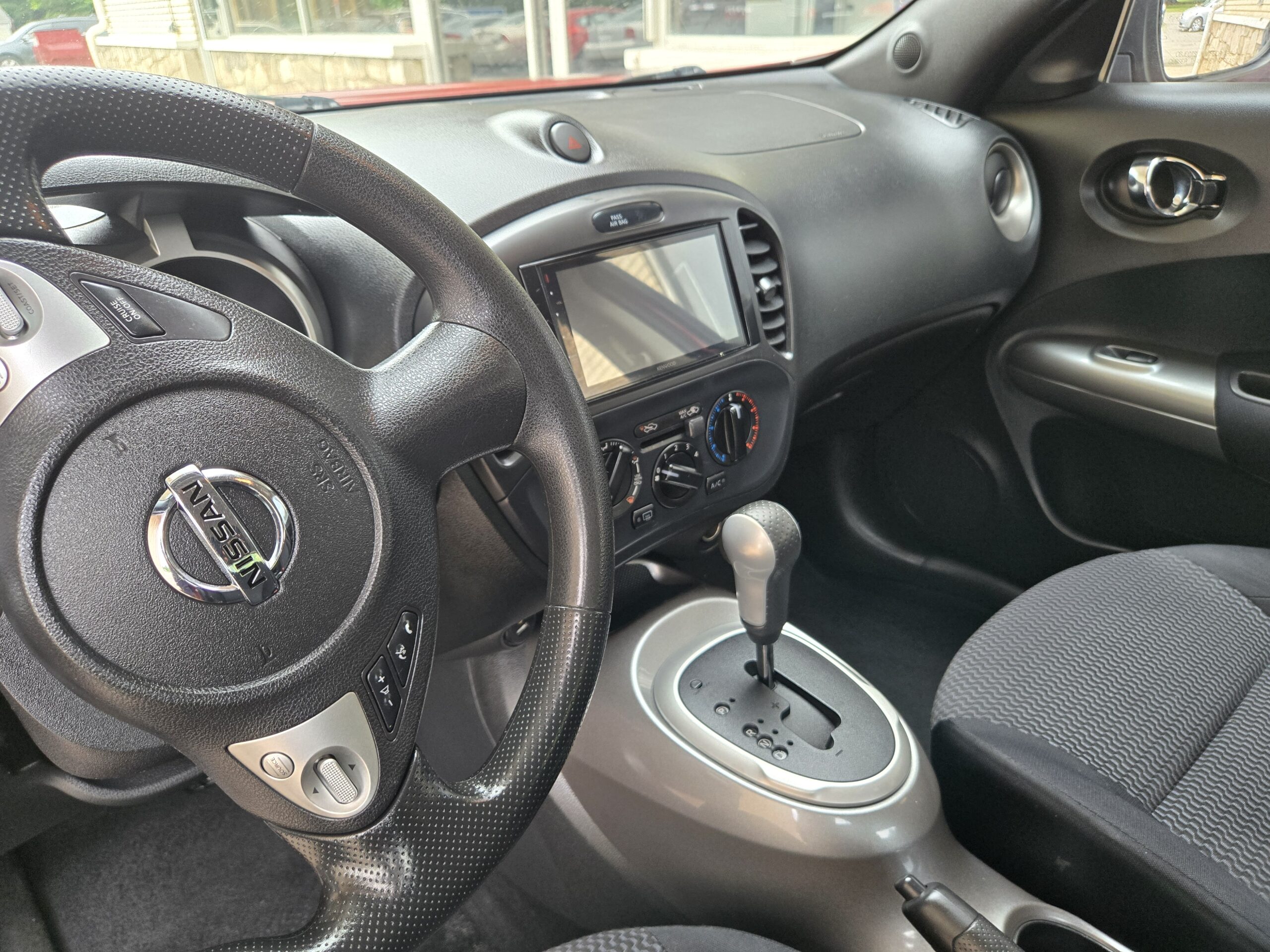 
								2016 Nissan Juke full									
