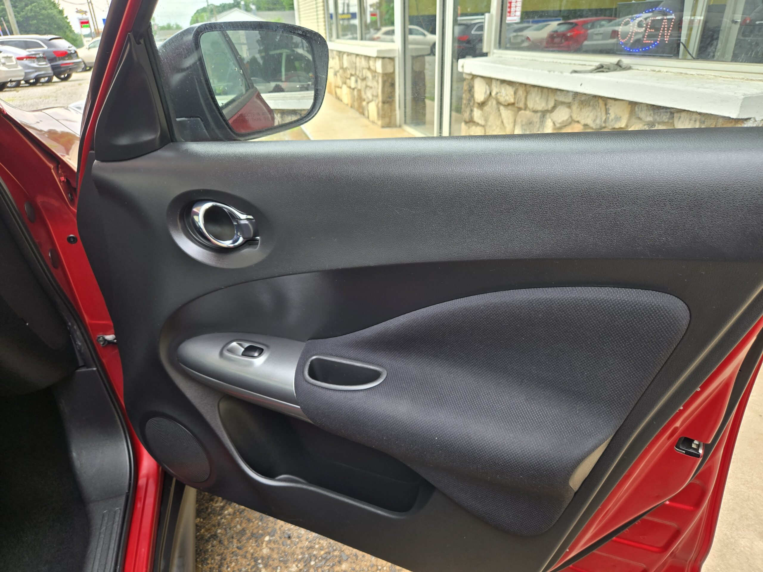 
								2016 Nissan Juke full									