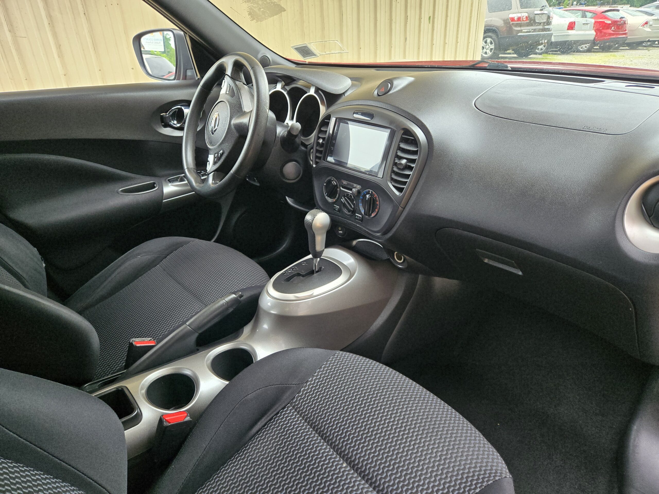 
								2016 Nissan Juke full									