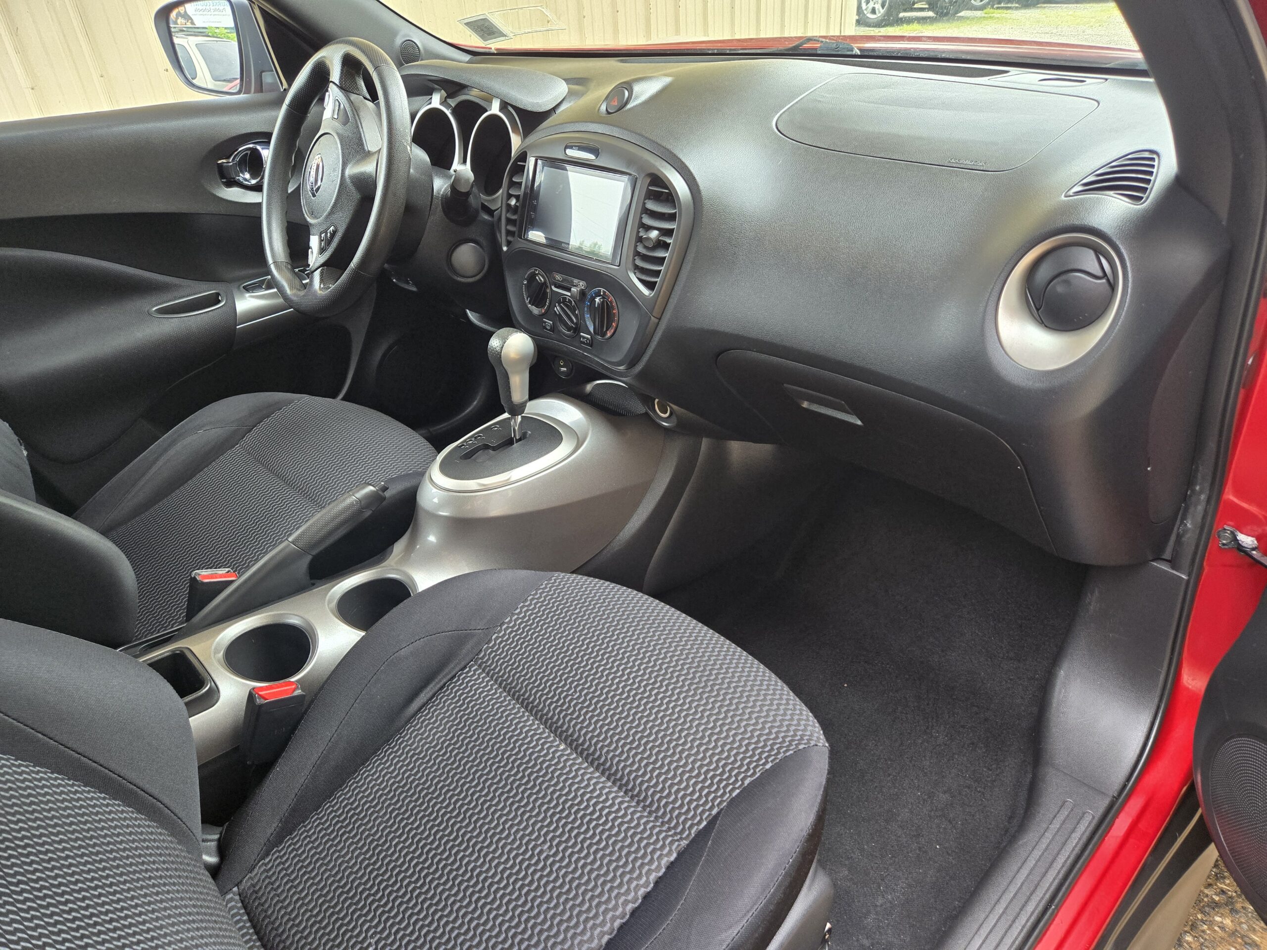 
								2016 Nissan Juke full									
